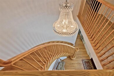 Blend of Southern plantation style...