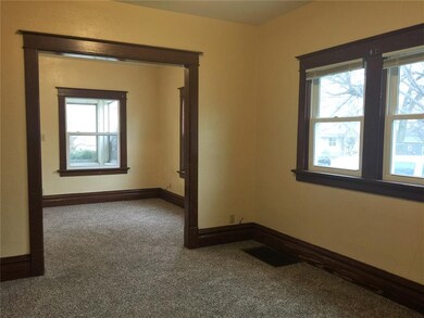 1128 9th St SE, Cedar Rapids, IA 52401 - photo 5