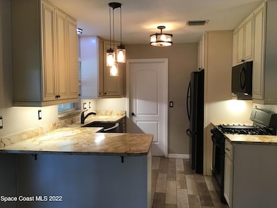 2859 Kingston Ln, Melbourne, FL 32935 - photo 4