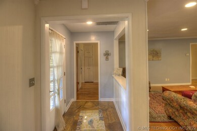 1015 N Muskogee Ave, Claremore, OK 74017 - photo 3