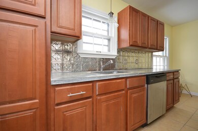 581 E Jeffrey Place, Columbus, OH 43214 - photo 3