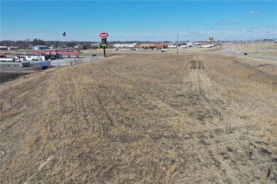 955 24th St, Des Moines, IA 50312 - photo 4