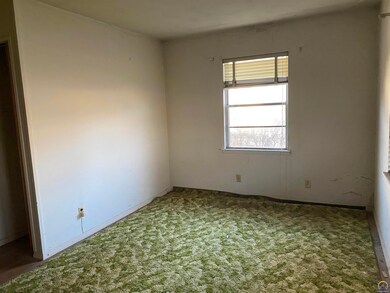 2437 SW Madeline Ln, Topeka, KS 66614 - photo 4