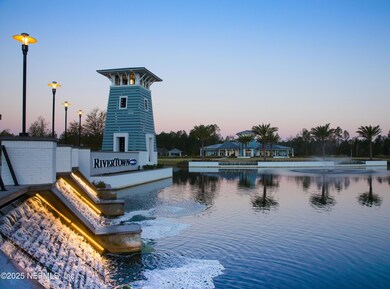 01 RiverTown Entry