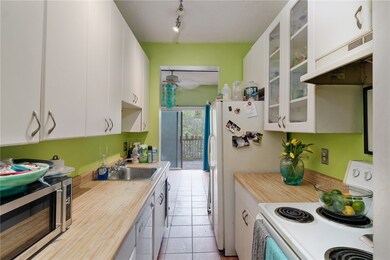 22 Roblen Dr, Pawtucket, RI 02860 - photo 5