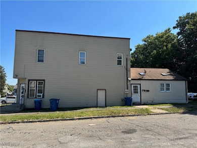 412 Elm St, Struthers, OH 44471 - photo 2