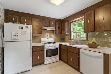 377 Hosmer St, Marlborough, MA 01752 - photo 5