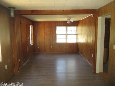 1022 N Lowe St, Stuttgart, AR 72160 - photo 3