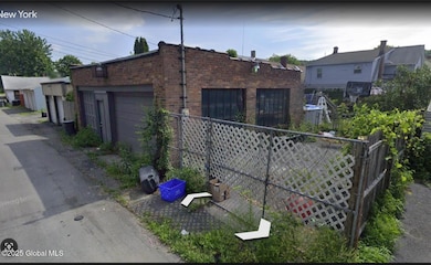 457 Google Earth Alley - Garage Photo