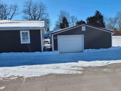 512 E 3rd St, Warren, IN 46792 - photo 3