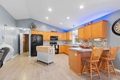 1410 Alcan Dr, Menasha, WI 54952 - photo 5