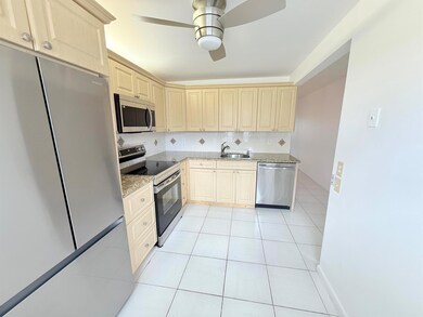 1036 Hythe B unit B, Boca Raton, FL 33434 - photo 2