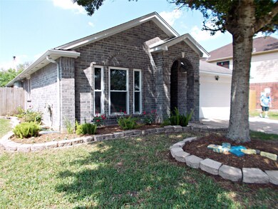 4505 Fox Run St, Pearland, TX 77584 - photo 2
