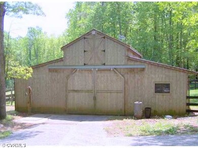 Stable/Barn - 5 stalls, tack room, more!