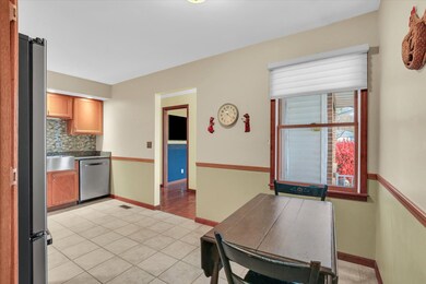 unlisted-address, Champaign, IL 61822 - photo 7