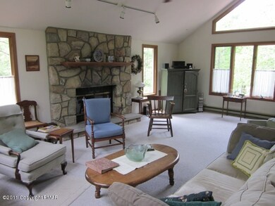 304 Duster Ln, Pocono Pines, PA 18350 - photo 2