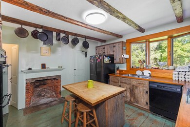 Kitchen (this fireplace does not work)