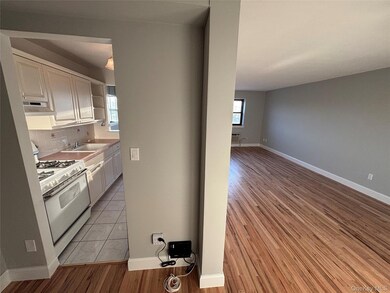 4200 Herkimer Place unit 7E, Bronx, NY 10470 - photo 6