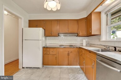 3335 Kaywood Dr, Falls Church, VA 22041 - photo 7