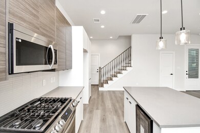 312 Charlock St, Houston, TX 77022 - photo 6