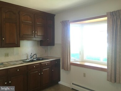 2922 Jefferson Dr, Chambersburg, PA 17201 - photo 5