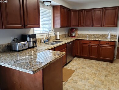 613 SW Monroe St, Sheridan, OR 97378 - photo 6