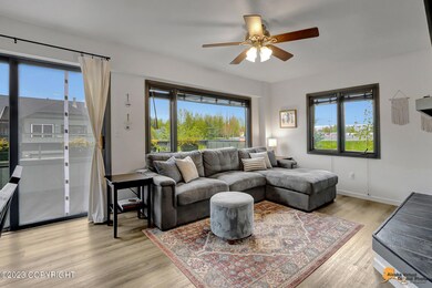 831 Merlin Lp living area