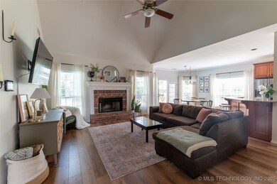 4400 W Freeport Cir, Broken Arrow, OK 74012 - photo 5