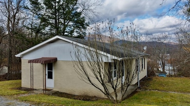 338 Giggenbach Cir, White Sulphur Springs, WV 24986 - photo 4