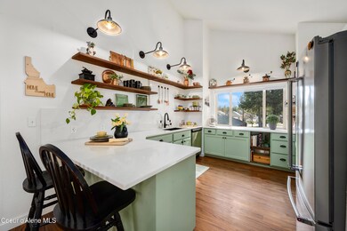 SPACIUOUS KITCHEN