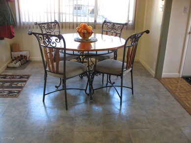 5425 Rocking Circle Kitchen Table