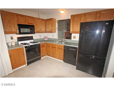 Kitchen - Kitchen with eat-in area, pantry and bay