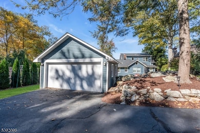 124 Chincopee Rd, Lake Hopatcong, NJ 07849 - photo 4