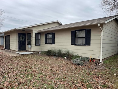 621 N Douglas St, Wellington, KS 67152 - photo 4