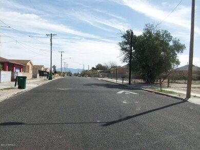 26th St Streetscape East