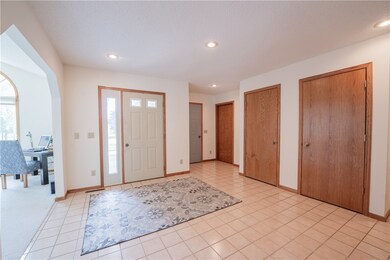 3502 Parkside Cir W, Eau Claire, WI 54701 - photo 2