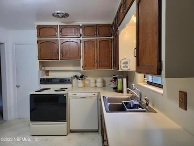 7155 Singapore Rd, Jacksonville, FL 32216 - photo 6