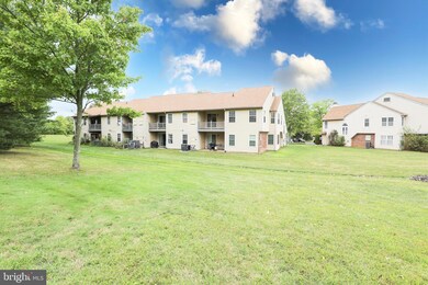 219 Allem Ln unit 219, Perkasie, PA 18944 - photo 3