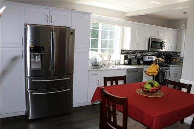 54 Linden St, Pawtucket, RI 02861 - photo 3