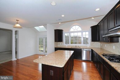 25213 Eisenhower Dr, South Riding, VA 20152 - photo 5