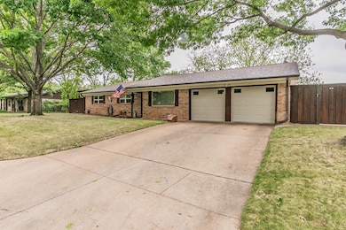 121 Cooper Dr, Hurst, TX 76053 - photo 3