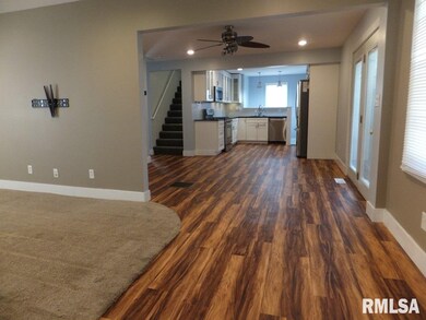 2132 W 16th St, Davenport, IA 52804 - photo 5