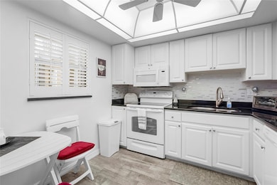 1540 Glen Oaks Dr E unit B134, Sarasota, FL 34232 - photo 5