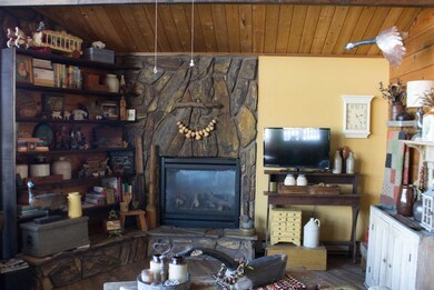 LIVING ROOM<|><|>