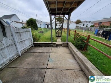 140 S 2nd St unit REAR, Lehighton, PA 18235 - photo 2