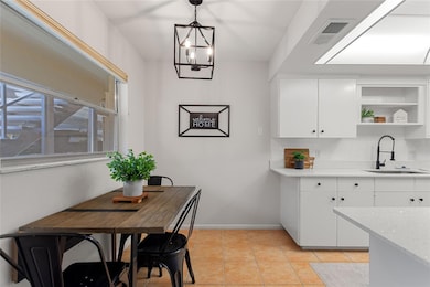 Kitchen with eat in kitchen area