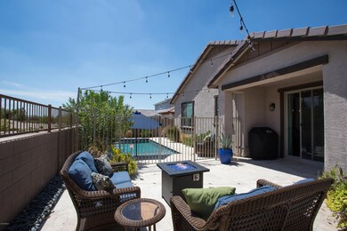 Great Yard Layout - Fenced Pool to side