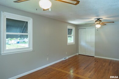 3251 W 15th St, Davenport, IA 52804 - photo 7
