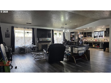 676 58th St, Springfield, OR 97478 - photo 5