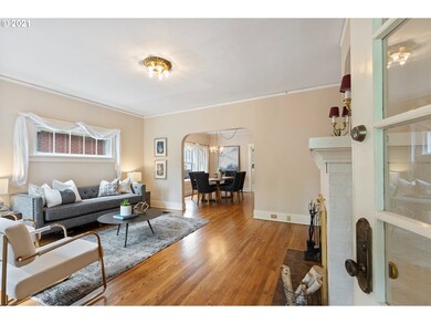 Living Room/Entrance